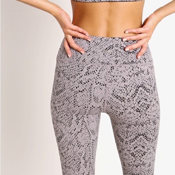 NWT Varley Century Legging Silversnake size xs - Picture 2 of 4